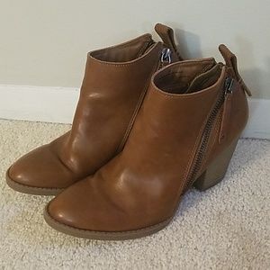 dv Jameson Ankle Boots